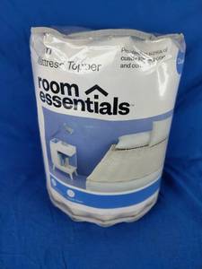 lot 118 image: New Room Essentials 5 Zone Foam Mattress Topper Queen Size