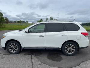 2014 Nissan Pathfinder SL - 4X4