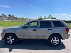 2005 Jeep Grand Cherokee Laredo - 4X4