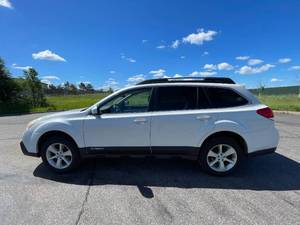 2014 Subaru Outback 2.5I Premium - AWD - 2 OWNERS