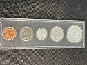lot 26 image: 1964 US YEAR SET IN HARDCOVER CASE