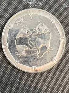 lot 31 image: 1 TROY OZ .999 FINE SILVER PANDA ROUND