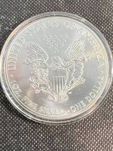 lot 32 image: 2013 AMERICAN SILVER EAGLE 1 TROY OZ .999 FINE SILVER IN AIRTITE