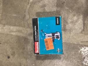 Makita 6.5 Amp 1-14 HP Corded Fixed Base Variable Speed Compact Router with Quick-Release  Customer Returns See Pictures