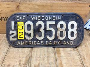Vintage 1952 Wis. License Plate