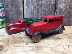Antique Wyandotte Sedan & Dump Truck