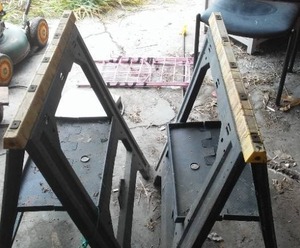 lot 658 image: Stanley saw horses. 1000 pound capacity collapsible.