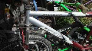 lot 677 image: Bicycles -4 Includes Magna 21 speed in like new condition.