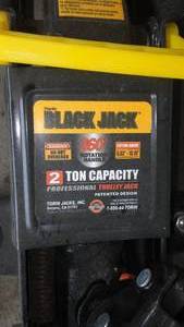 lot 678 image: Blackjack Jack 2 ton floor jack like new.