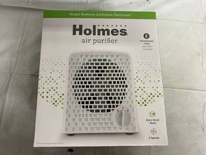 lot 102 image: Holmes Air Purifier - Extra Small Room