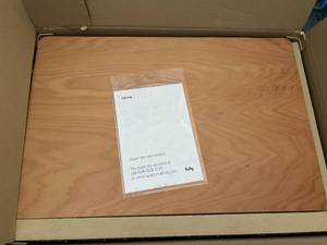 lot 140 image: Jaswig Nomad Adjustable Height Standing Desk