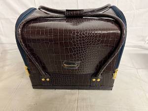 lot 213 image: Senegence Makeup Bag