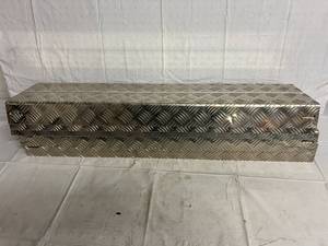 lot 184 image: 5 Pieces of Diamond Plating