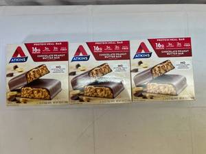 lot 110 image: MM. 3x 5-2.12oz Atkins Chocolate Peanut Butter Bar
