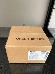 Case of Valleylab REM PolyHesive single-use, non-corded patient return electrode, E7509. For use with RECQM generators.