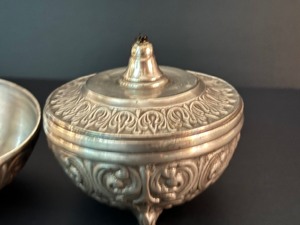 lot 193 image: Decorative Sphere Shaped Lighter