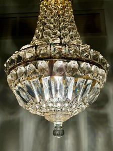 lot 20 image: Vintage Crystal Hanging Pendant Lamp