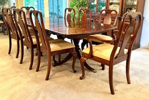 lot 6 image: Beautiful Vintage Davis Cabinet Company Dining Room Table