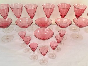 lot 200 image: Beautiful Stemware
