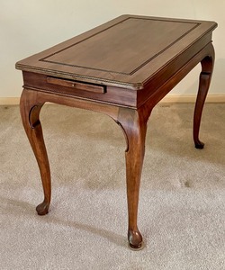lot 184 image: Davis Furniture Company Tea Table