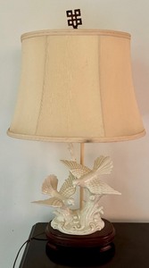 lot 175 image: Vintage Bird Figurine Table Lamp