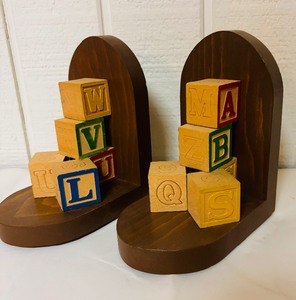 lot 140 image: Vintage Alphabet Cubed Book Ends