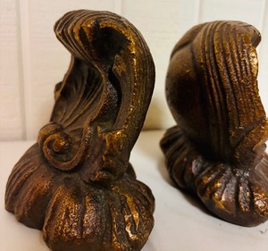 lot 148 image: Pair of Decorative Gilt Brass Bookends