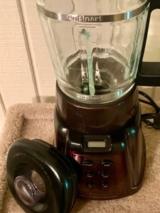 lot 79 image: Ninja Smart Screen Blender Model CT650