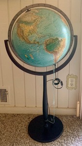 lot 80 image: Vintage Mid Century Illuminated Floor Globe