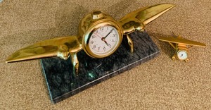 lot 99 image: Vintage Airplane Desk Clock