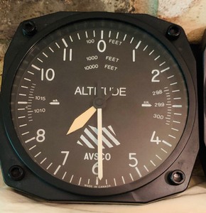 lot 238 image: Vintage AVSCO Altimeter 6.5 Aviation Wall Clocks