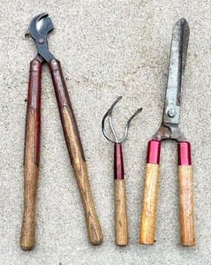 lot 408 image: Grouping of Gardening Tools