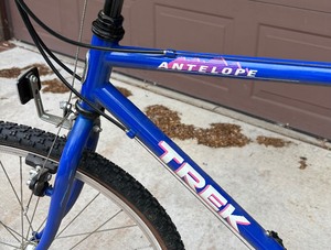 lot 415 image: Trek Antelope 820 Bicycle with Matrix Seat