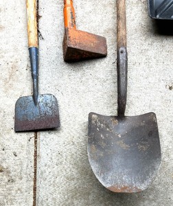lot 422 image: Long Handled Tool Lot #2