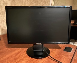 lot 425 image: Asus, View Sonic and Samsung Monitors