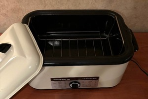 lot 452 image: Hamilton Beach 527 Scovill Automatic Roaster Oven