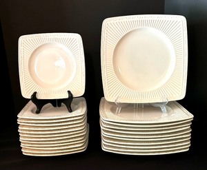 lot 358 image: Mikasa Italian Countryside Stoneware Grouping