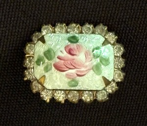 lot 360 image: Beautiful Vintage Clip on Earring and Brooch Set