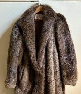 lot 368 image: Vintage Albrechts Fur Coat