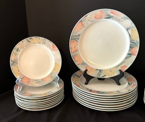 lot 373 image: Mikasa Intaglio China Grouping