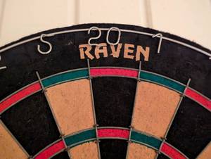 lot 319 image: Vintage Raven Dartboard