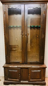 lot 130 image: Vintage 10 Gun Wood Display Cabinet