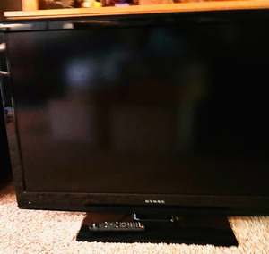lot 152 image: Dynex Flat Screed TV with Remote - 47 Inches