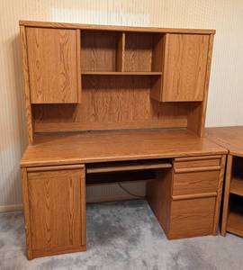 lot 70 image: L-Shaped Wood Desk