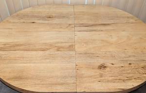 lot 72 image: Vintage Pine Veneer Dining Table