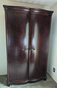 lot 34 image: Bernhardt Large Wood Armoire