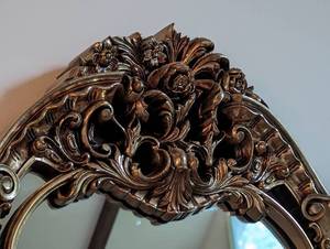lot 4 image: Large Ornate Vintage Wall Mirror