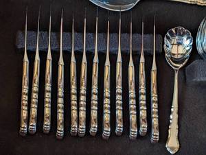 lot 45 image: Rogers Bros Silver Plated Flatware Set