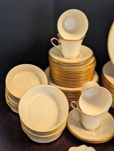 lot 47 image: Lenox White and Gold Dish Set