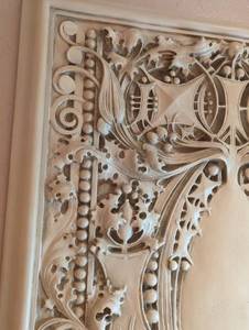 lot 56 image: Large Resin Wall Decorative Wall Hanging